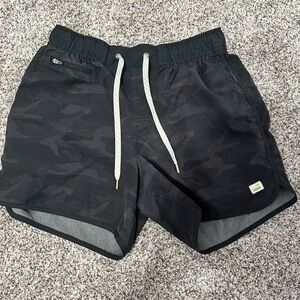 Vuori Banks Short 5” Inseam Sz Small